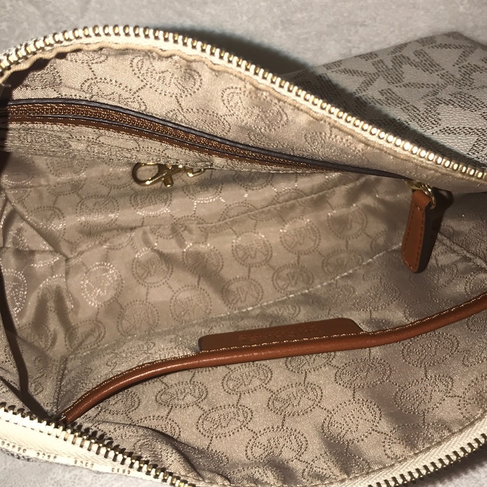 Michael Kors purse - Picture 4 of 4